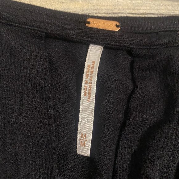 Free People Size Medium Last Time Keyhole Black Top Boho Oversized Sleeves - Picture 3 of 10